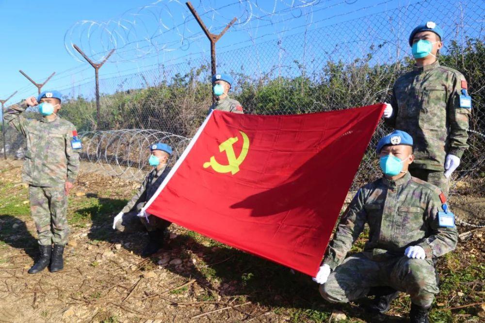 可爱吊带裙